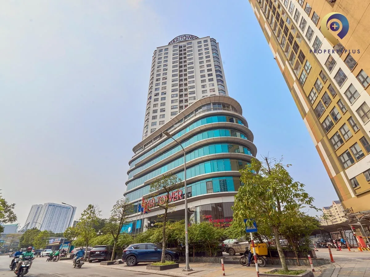 Exterior view of Star Tower office building on Duong Dinh Nghe street, Cau Giay, Hanoi.